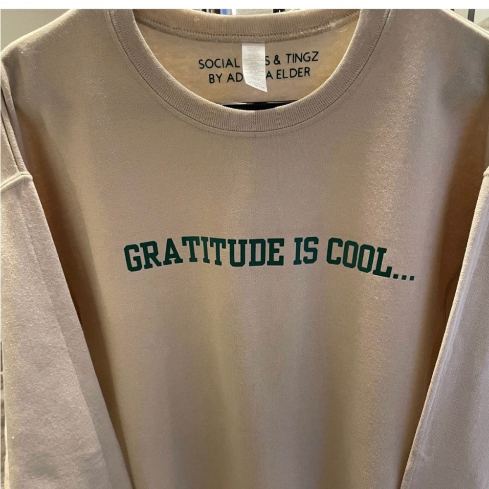 Cozy unisex sweatshirt.
Sandstone 1x1 ribbed collar, cuffs & waistband /spandex
